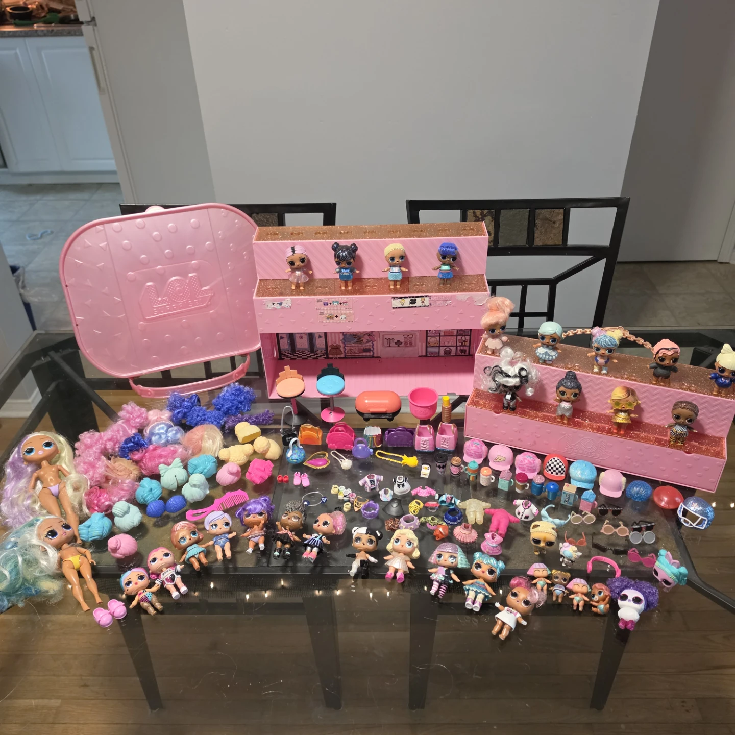 BIG Lot of LOL Dolls & Accessories- EUC