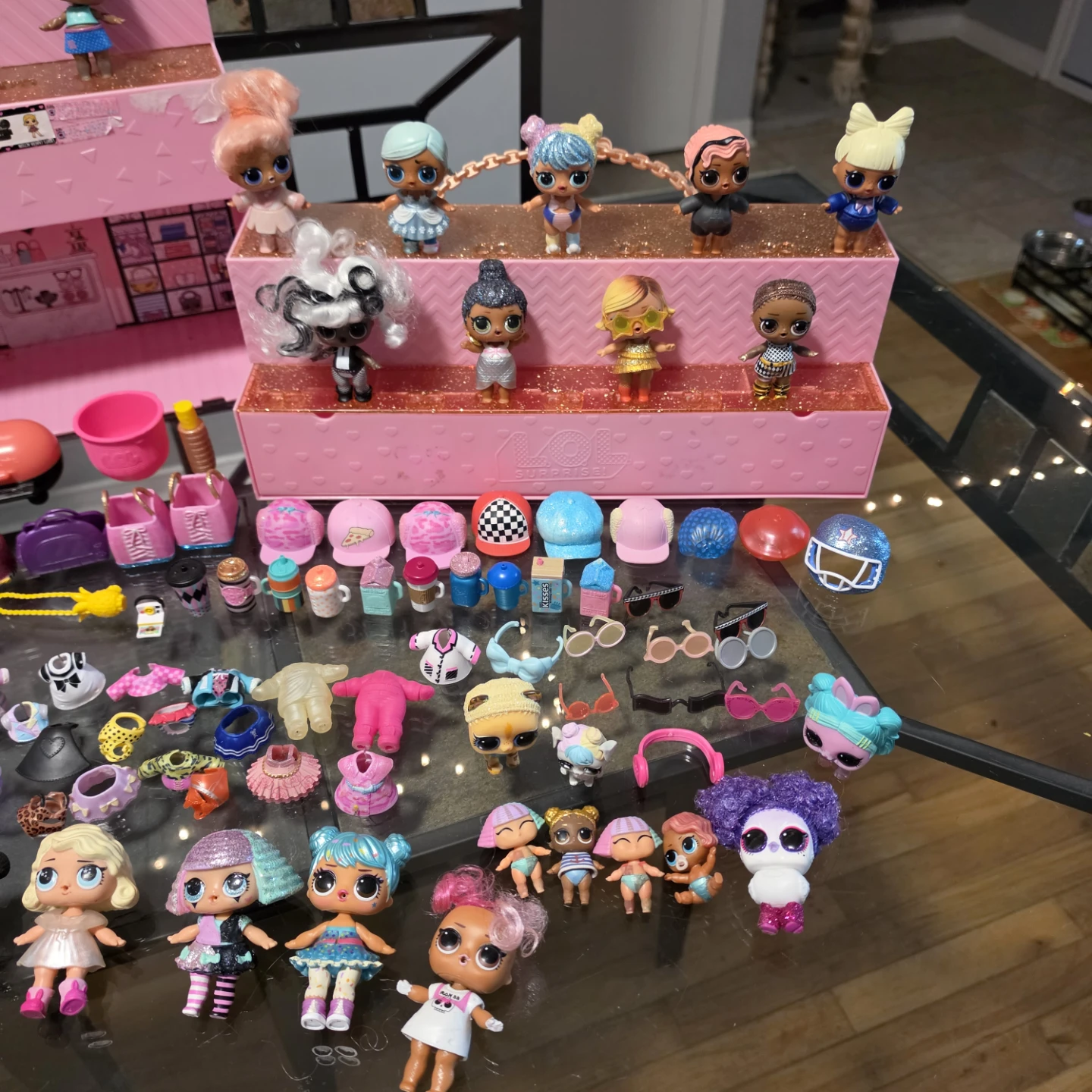BIG Lot of LOL Dolls & Accessories- EUC - photo 4