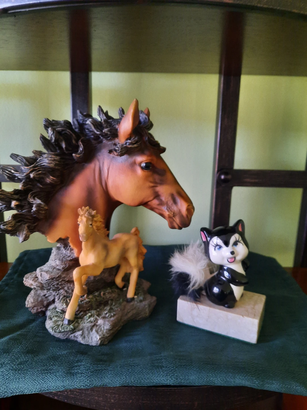 Horse and Skunk Figurines - photo 4