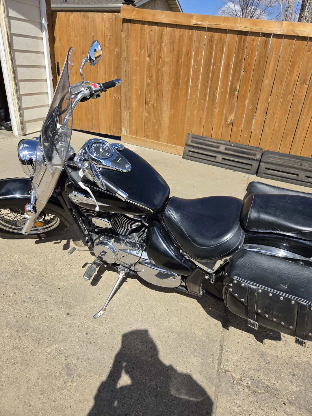 Black Cruiser Motorcycle with Saddlebags - photo 3