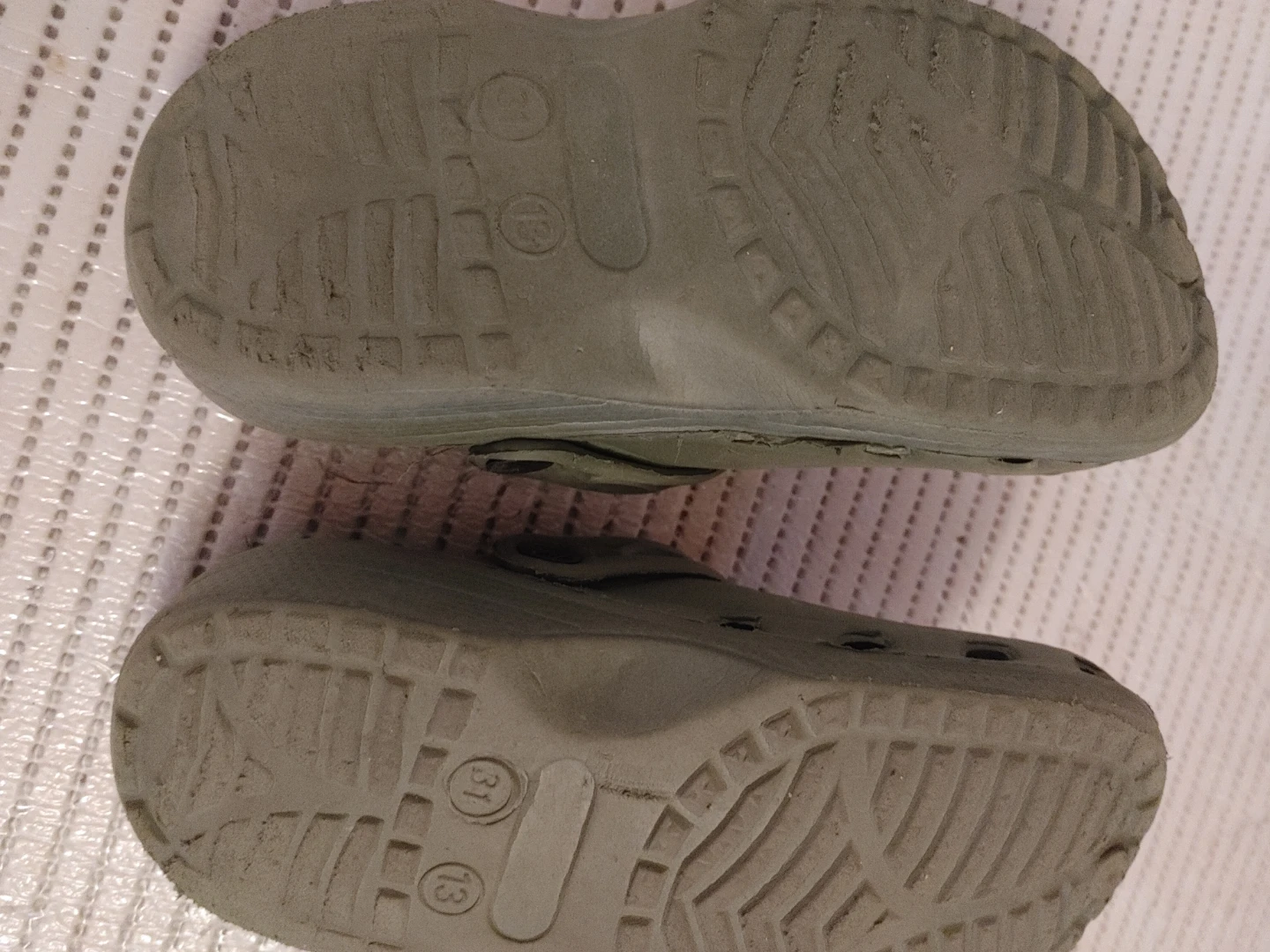 Crocs Clogs Size 13 Kids Olive Green - photo 3