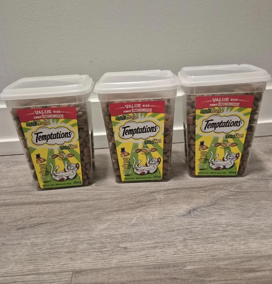 3 Cat Treats for 15$ - photo 2