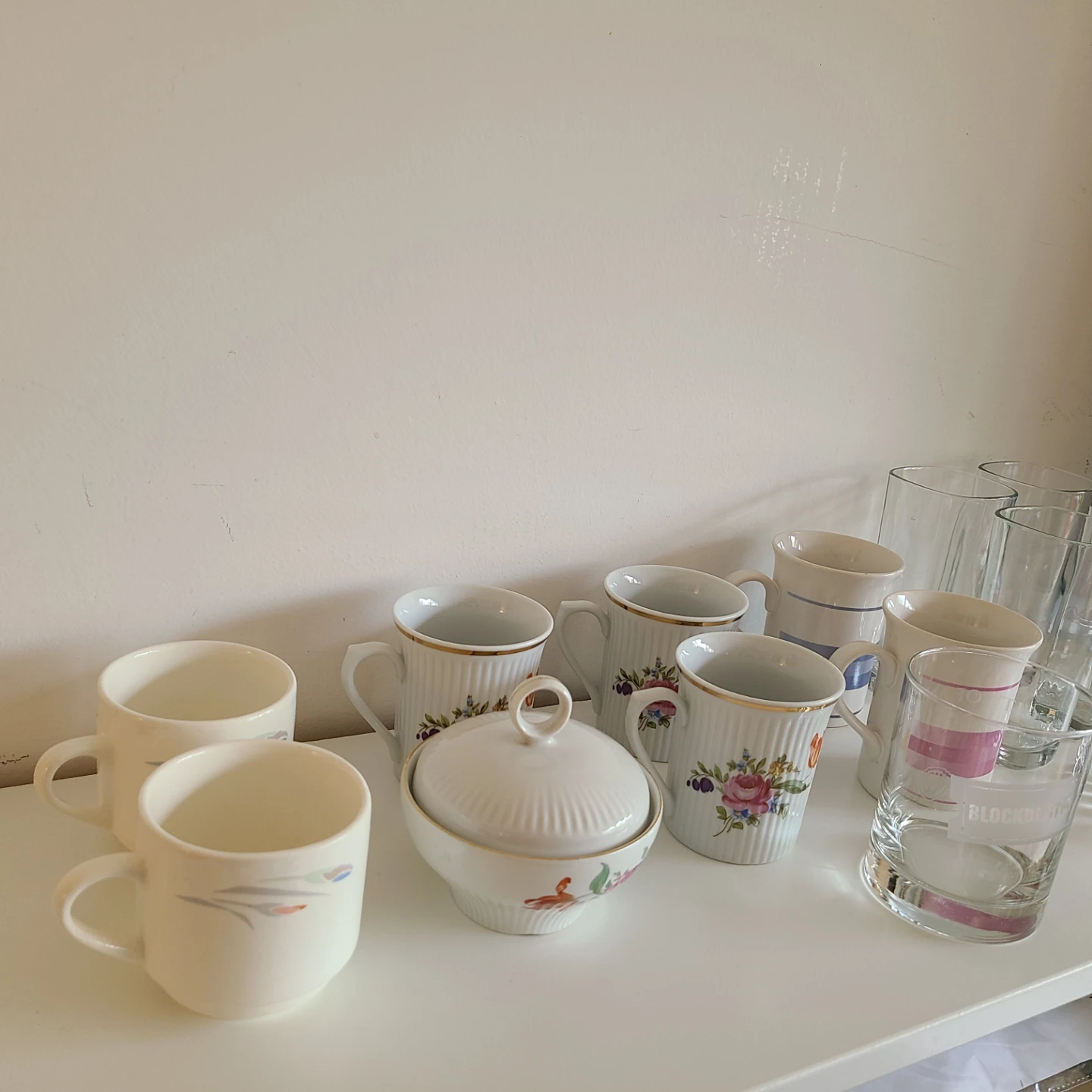 Various kitchen cups, glasses, mugs, lidded dish for $5! - photo 3