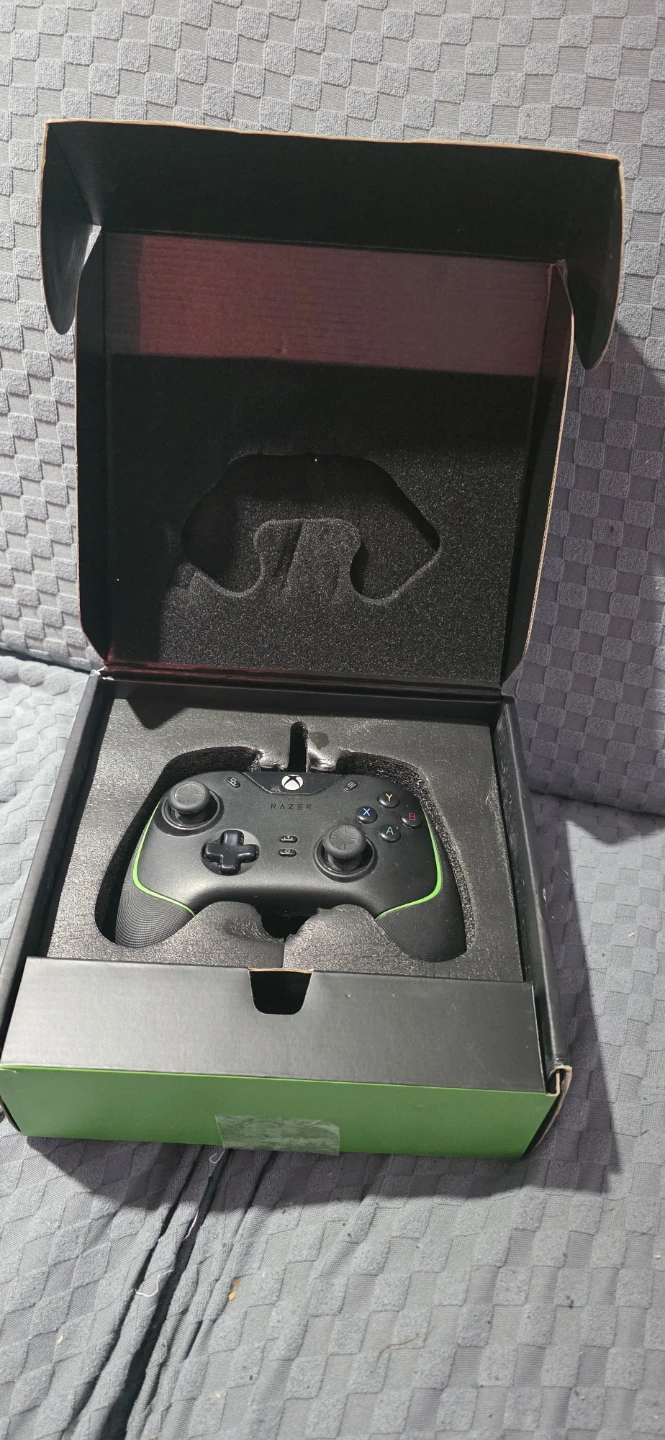 Razer Wolverine V2 Wired Gaming Controller for Xbox - photo 2
