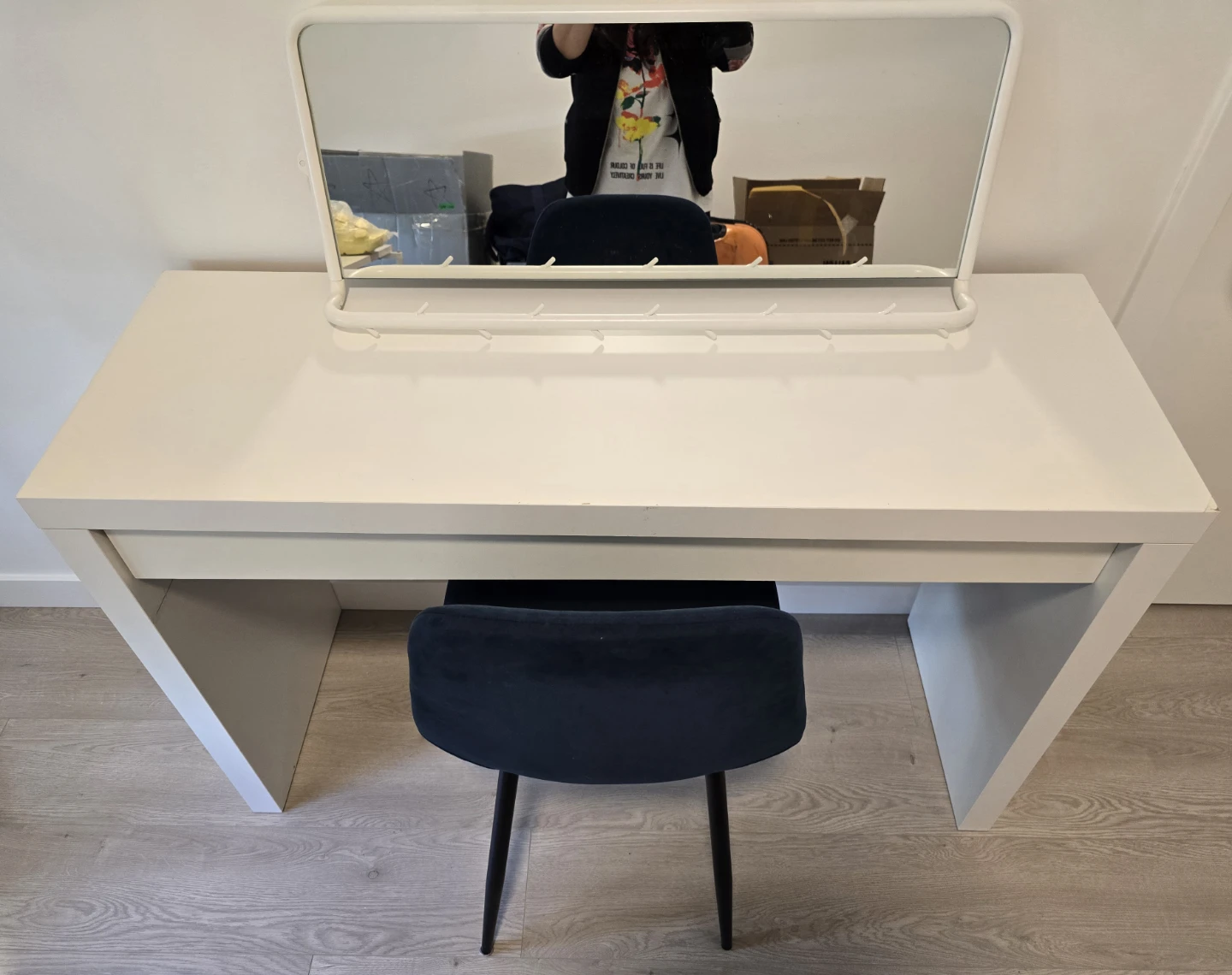 White Vanity Table with Mirror and Drawer - photo 3