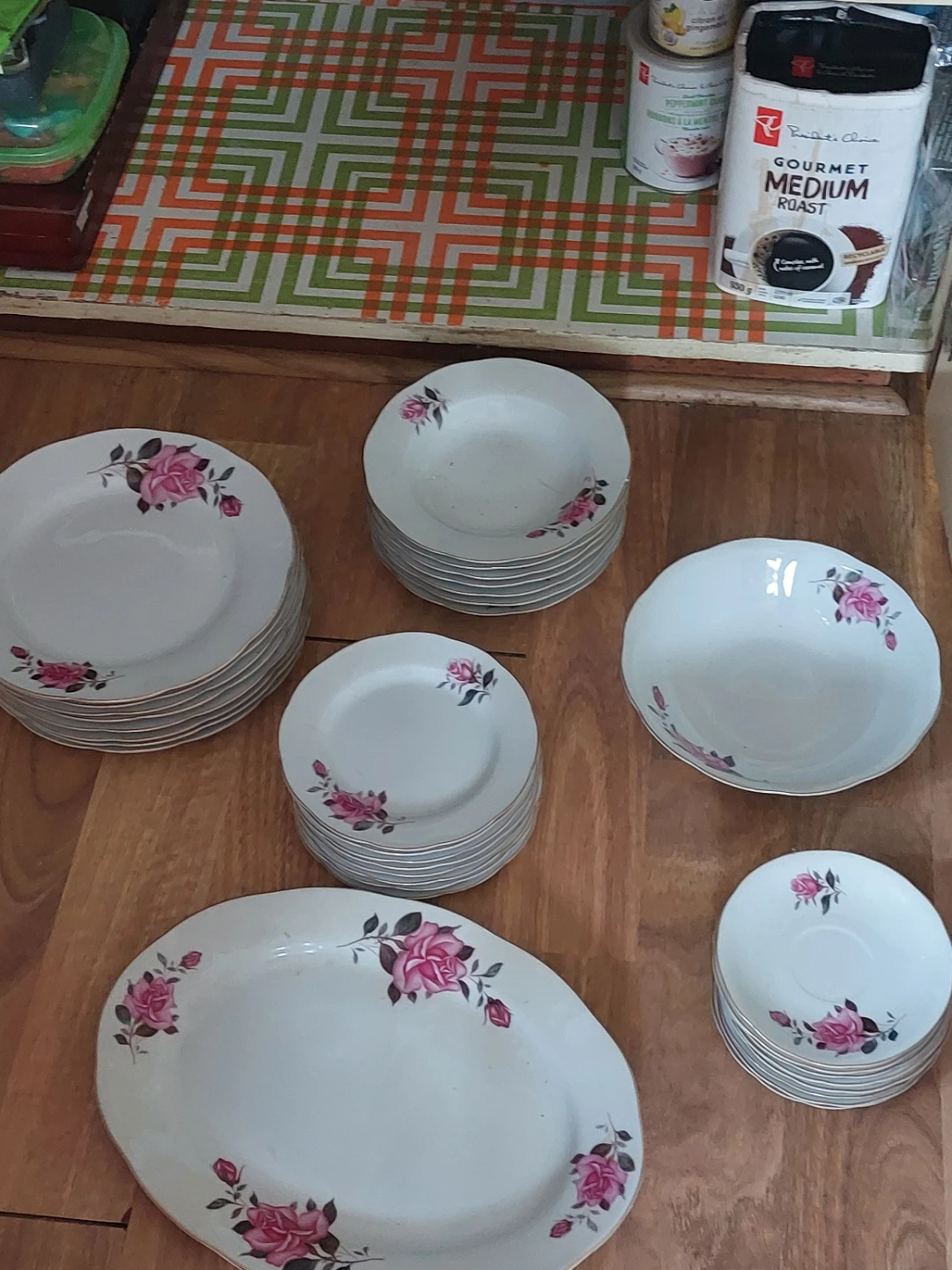 Vintage Rose Pattern Dinnerware Set