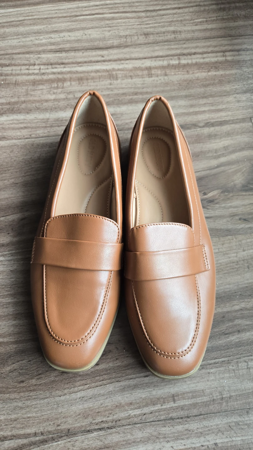 Old Navy Women's Tan Loafers Size 7