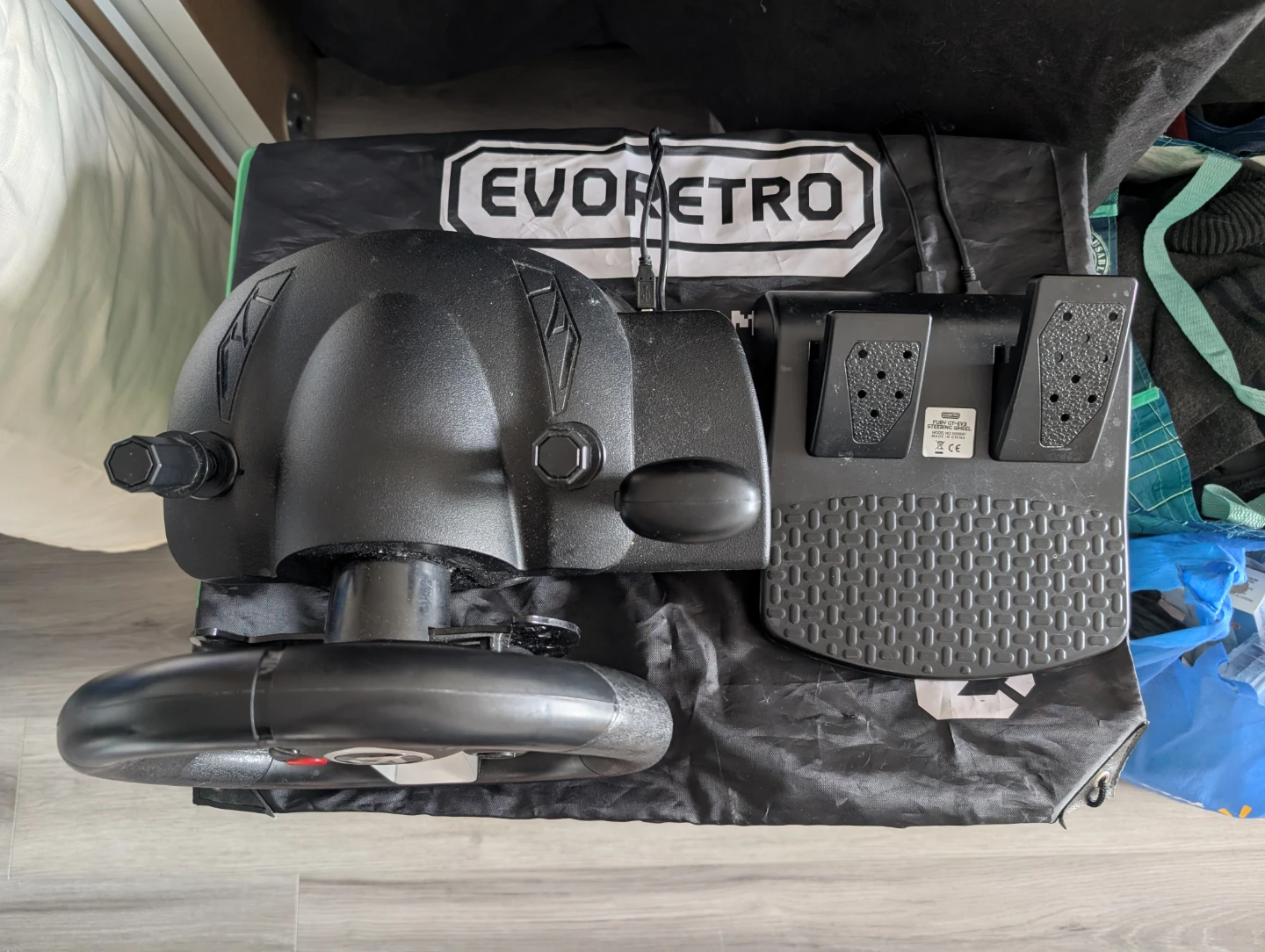 EVORETRO Racing Wheel and Pedals - photo 2