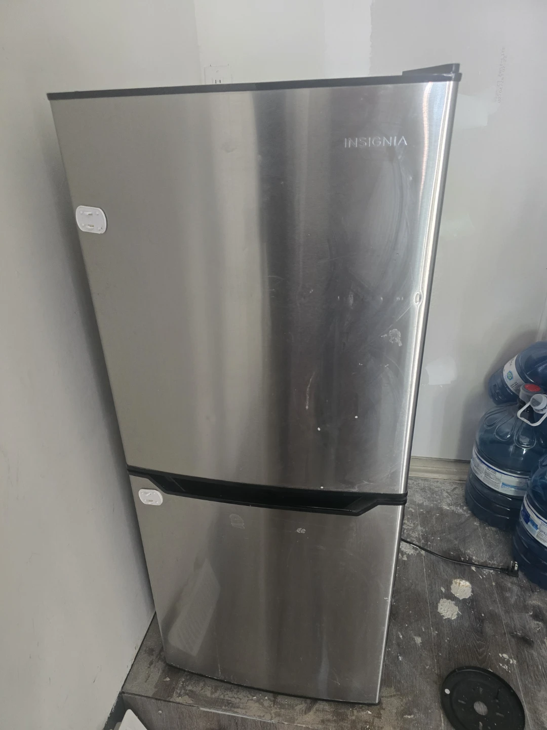 Insignia Mini Fridge - photo 3