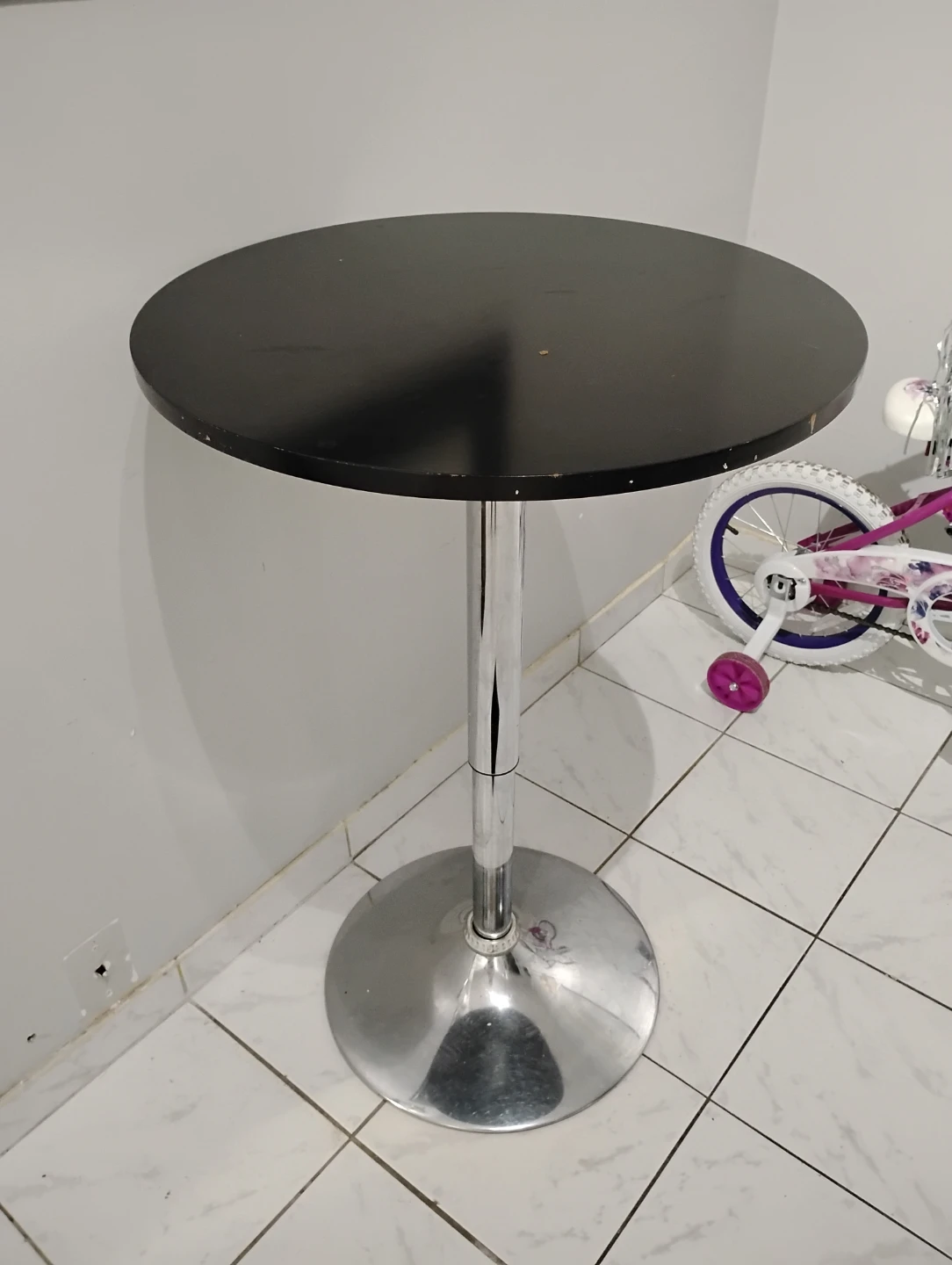 Black Round Pedestal Table