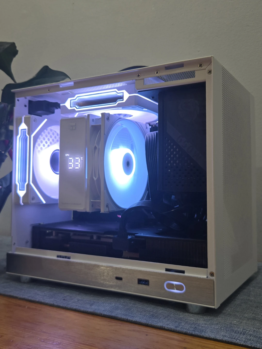 RTX 4070 SUPER ITX Gaming PC - photo 4