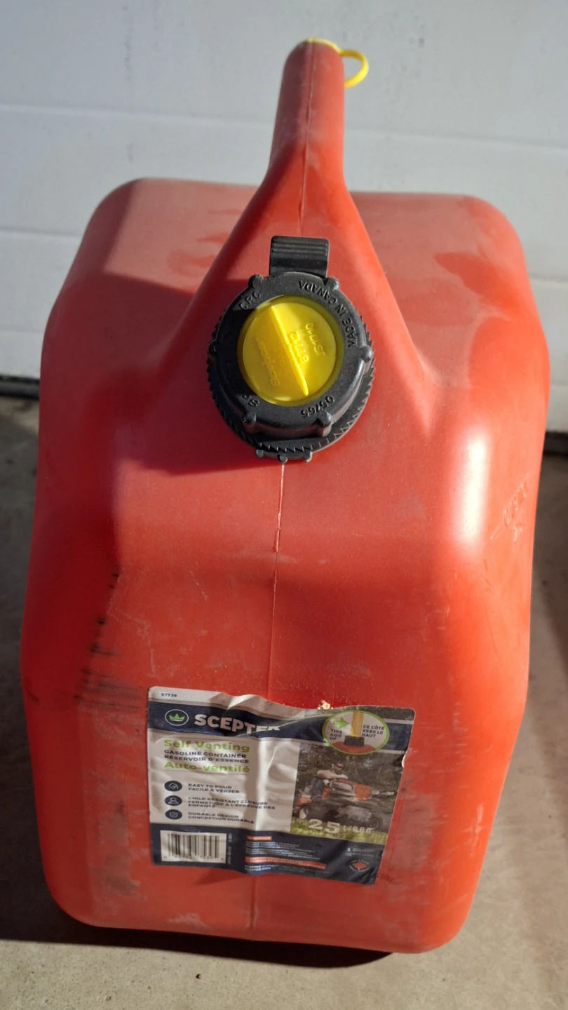 25 liter gas cans (2) - photo 2