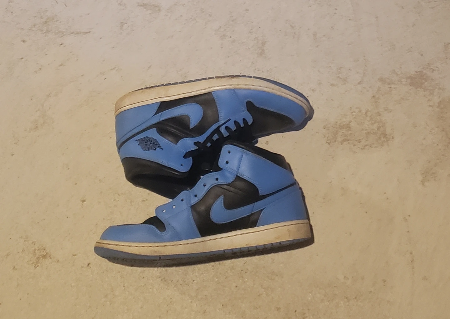 Air Jordan 1 High OG "University Blue" Sneakers