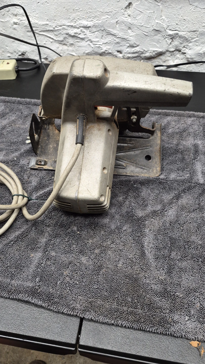 Black & Decker Circular Saw - photo 2