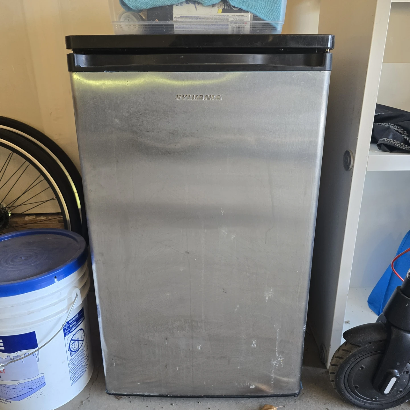 Sylvania Mini Fridge - photo 3