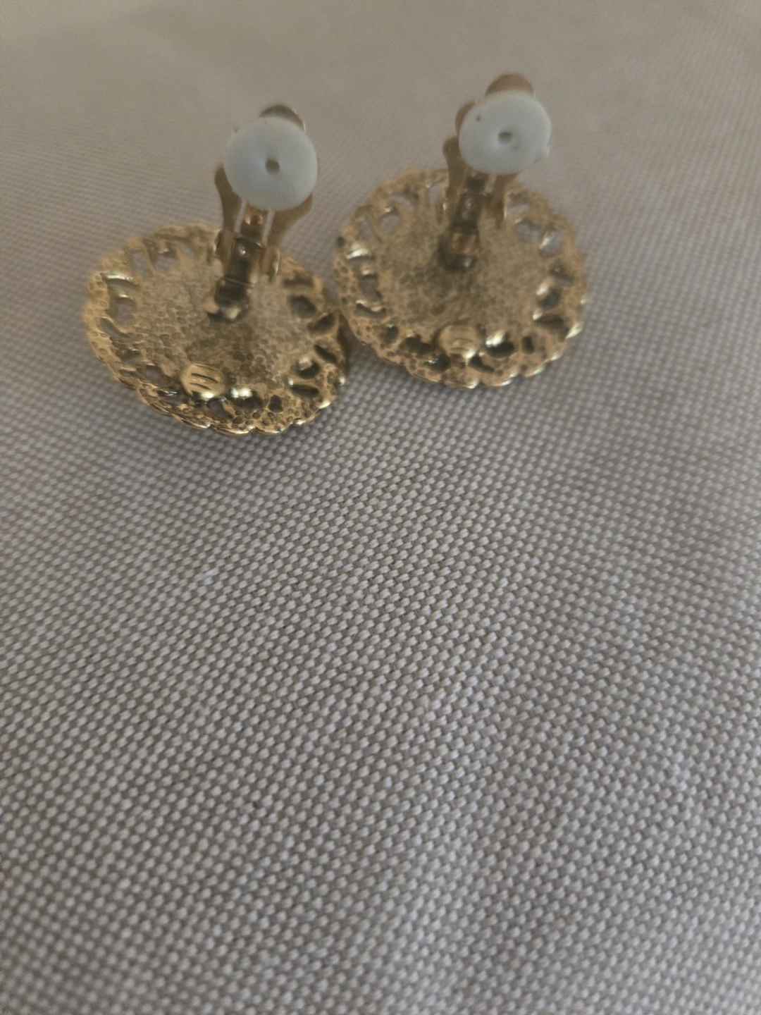 2 Pair Vintage Clip Earrings circa 1980's - photo 4