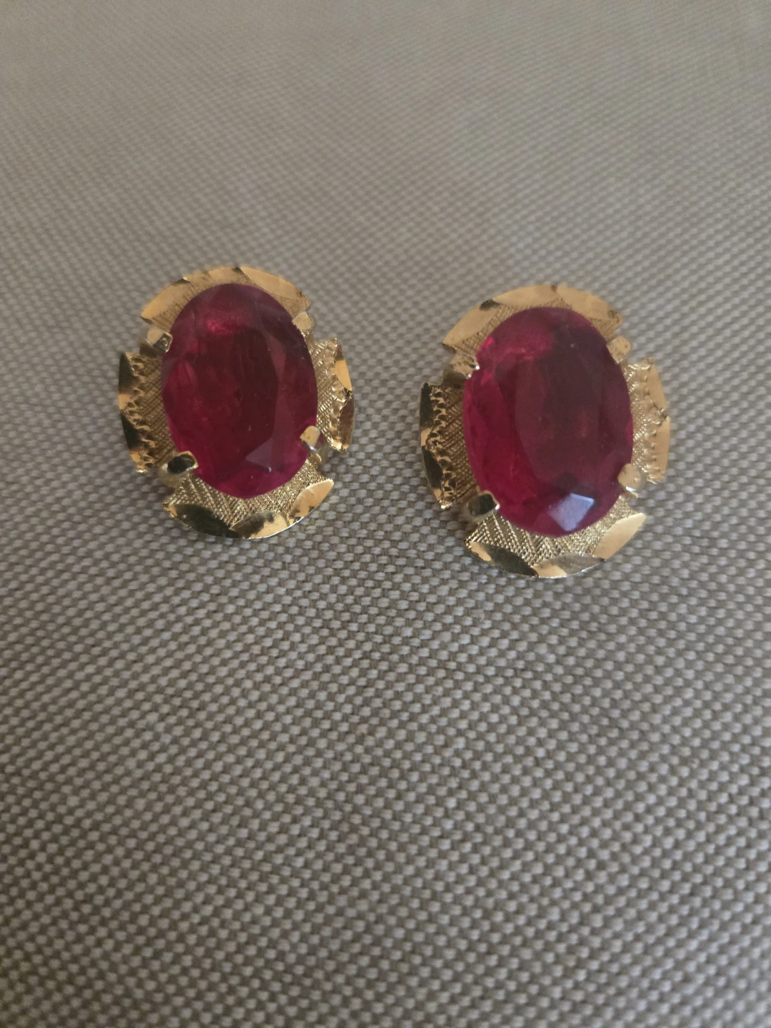 2 Pair Vintage Clip Earrings circa 1980's - photo 5