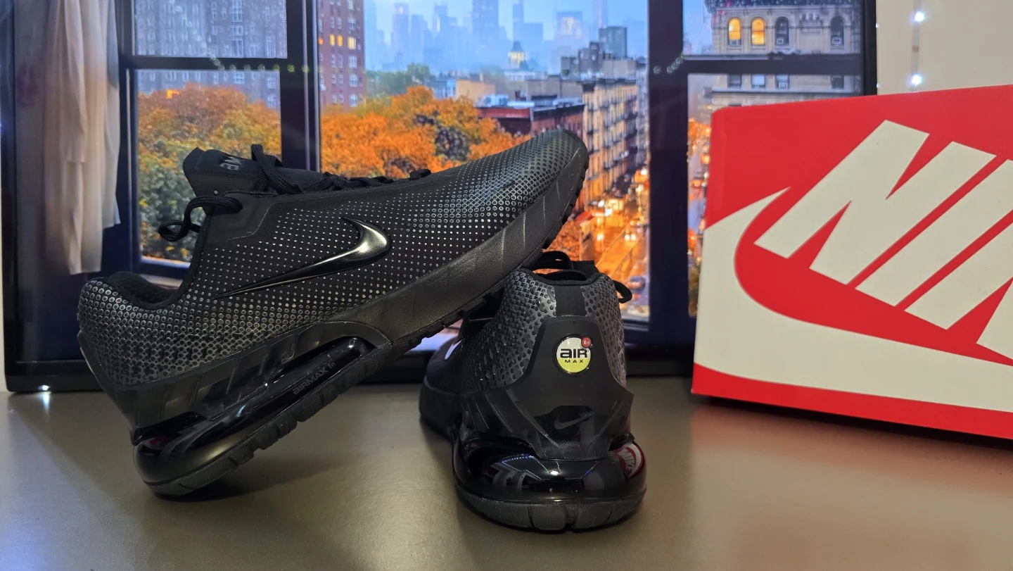 Nike Air Max Phoenix Size 8