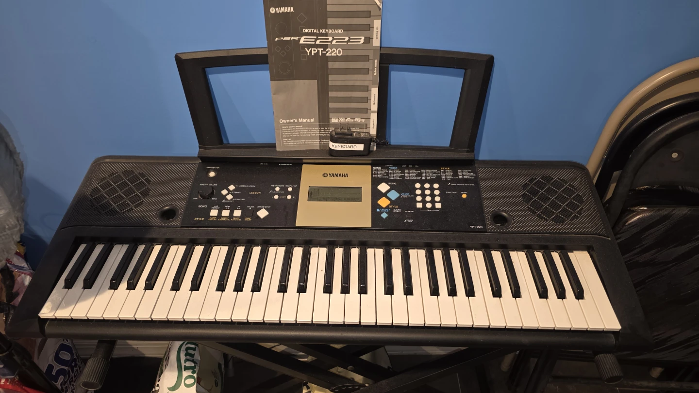 Yamaha PSR-E223 YPT-220 Digital Keyboard