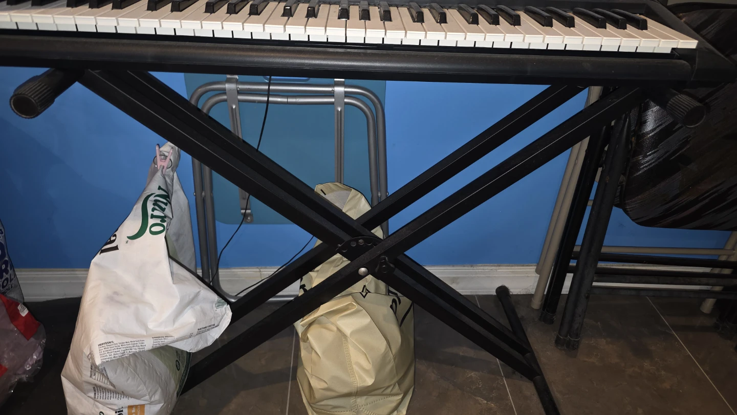 Yamaha PSR-E223 YPT-220 Digital Keyboard - photo 3