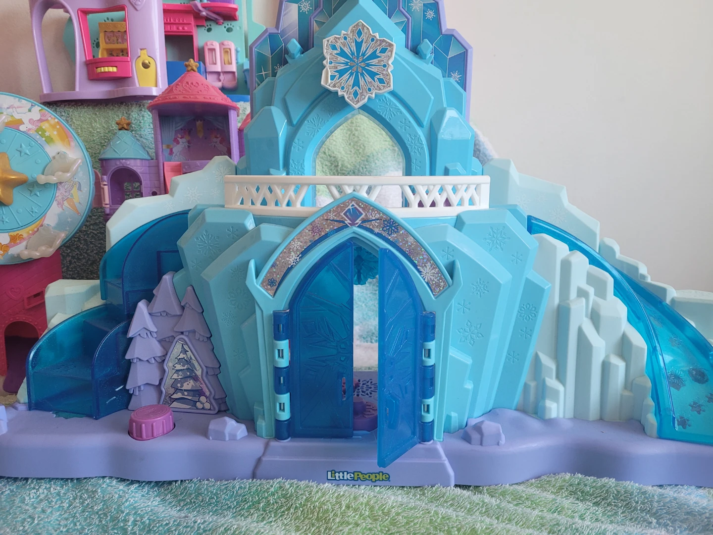 9 Dollhouses - photo 2