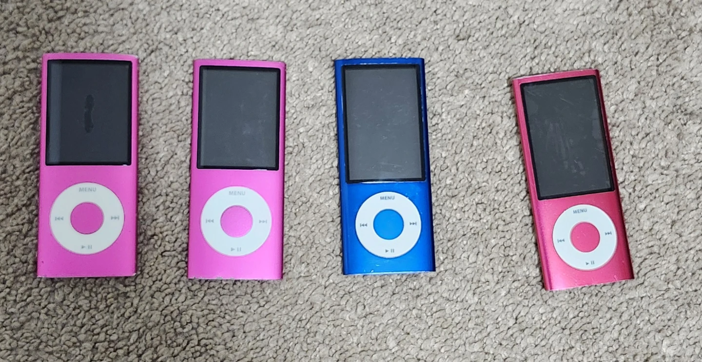 Apple iPod Nano Bundle/lot