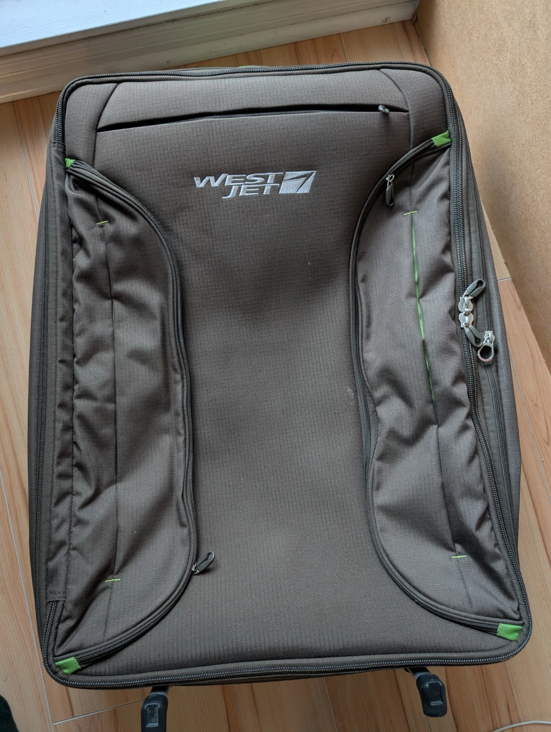 WestJet Rolling Suitcase - photo 3