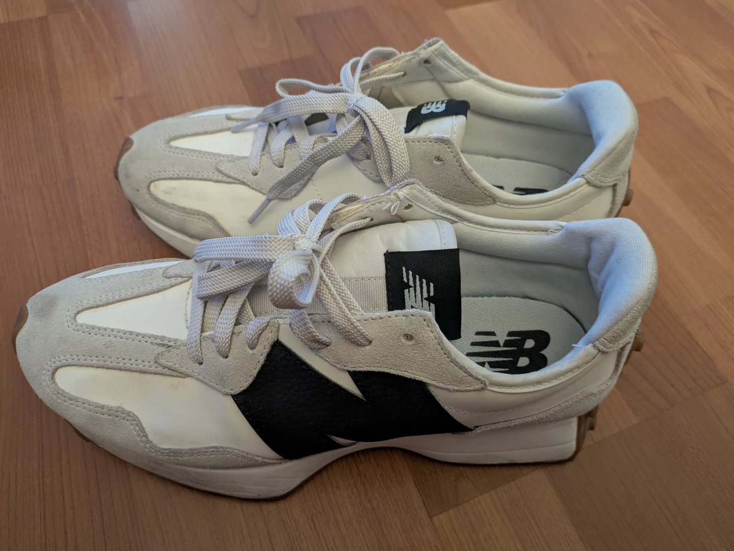 New Balance 327 Sneakers (size 9.5)
