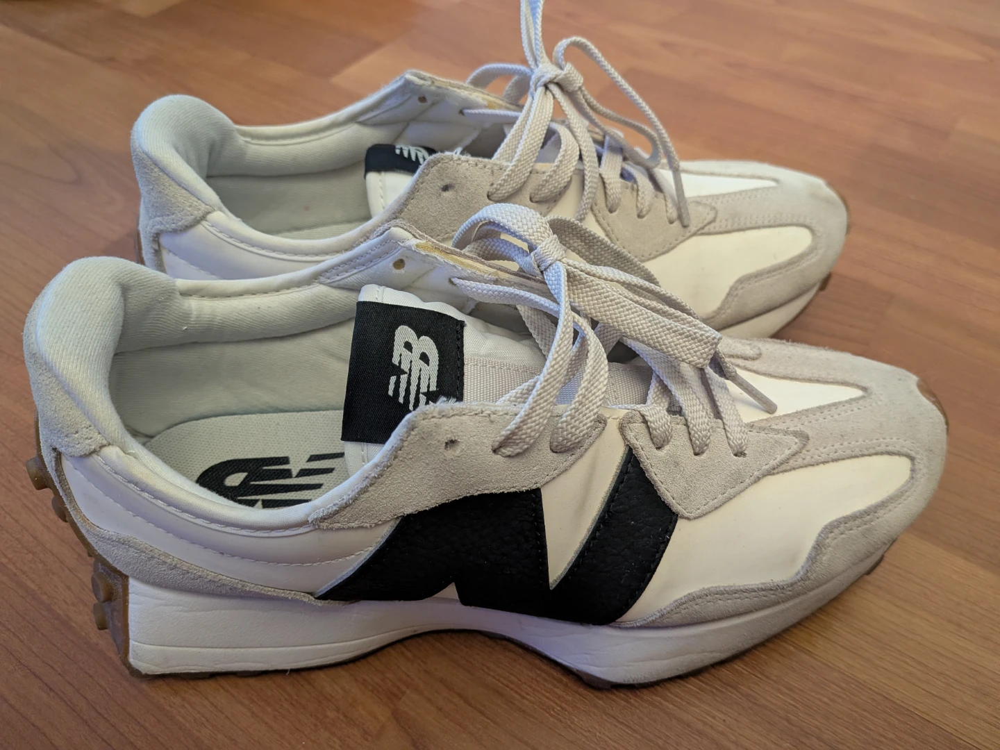 New Balance 327 Sneakers (size 9.5) - photo 2