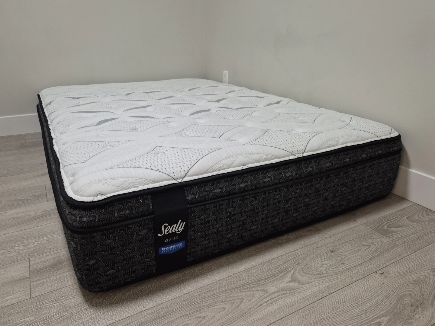 Full size mattress