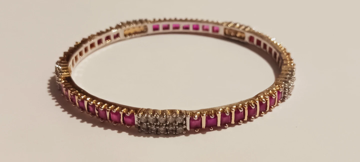 New !! Gold Tone Bangle Bracelet with Pink and Clear Stones - photo 5