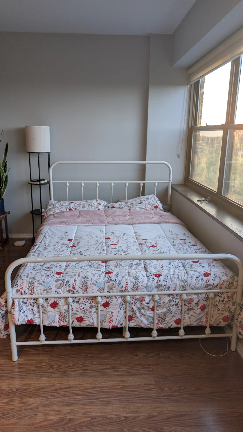 White Metal Bed Frame and Mattress - Queen size - photo 2