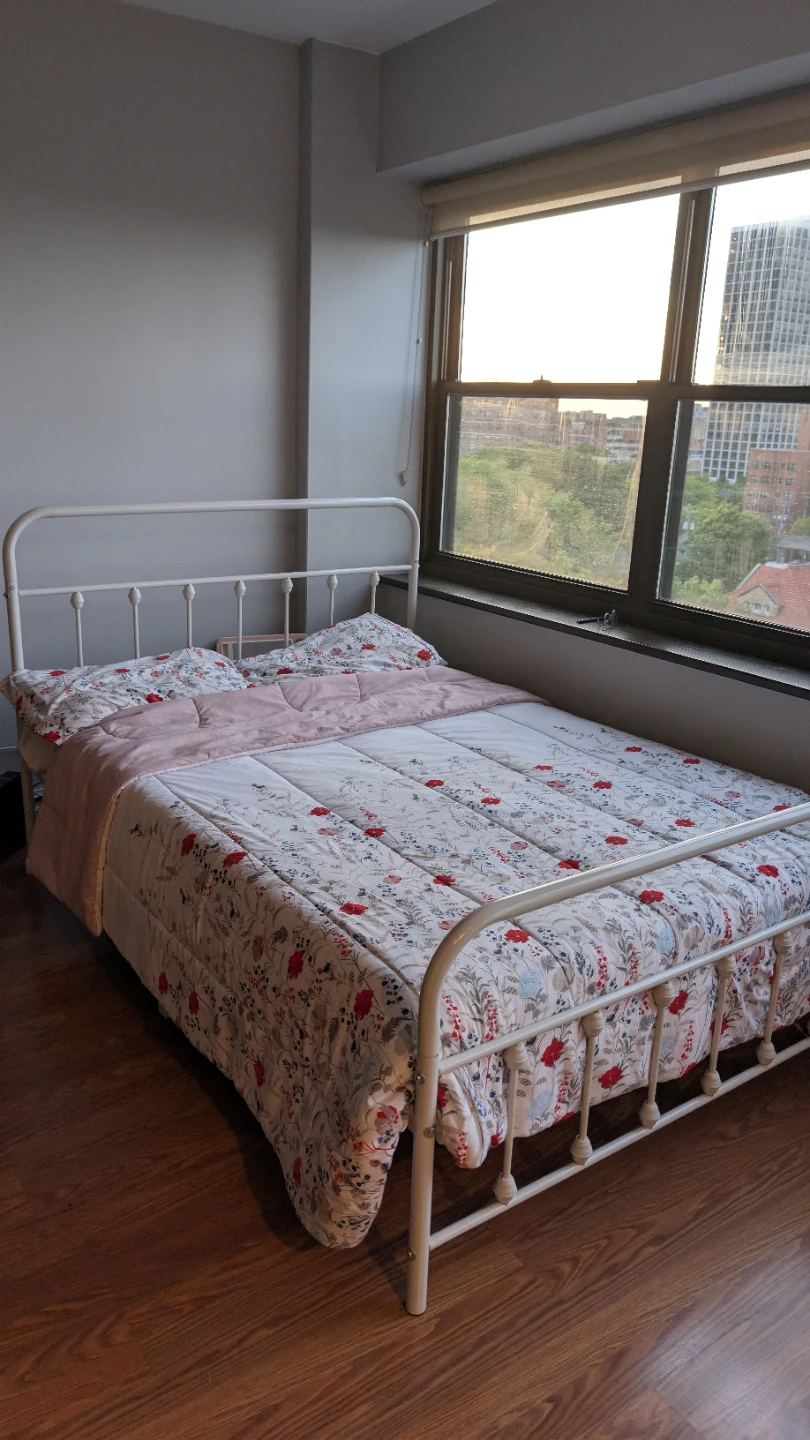 White Metal Bed Frame and Mattress - Queen size - photo 3
