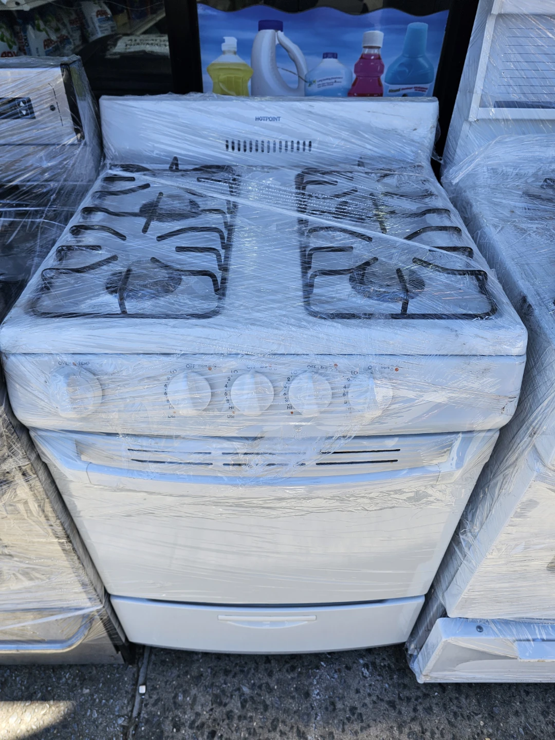 Hotpoint 24in white gas stove