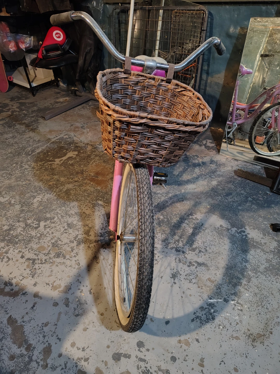 Schwinn Pink Cruiser Bicycle with Wicker Basket - photo 2