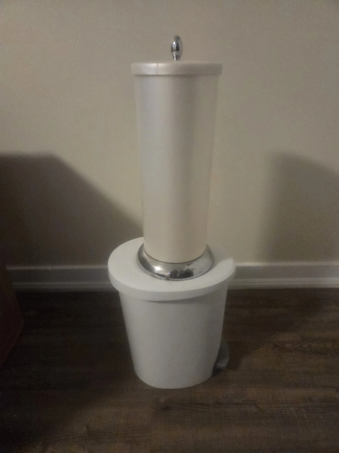 White Pedal Bin Trash Can & toilet paper holder