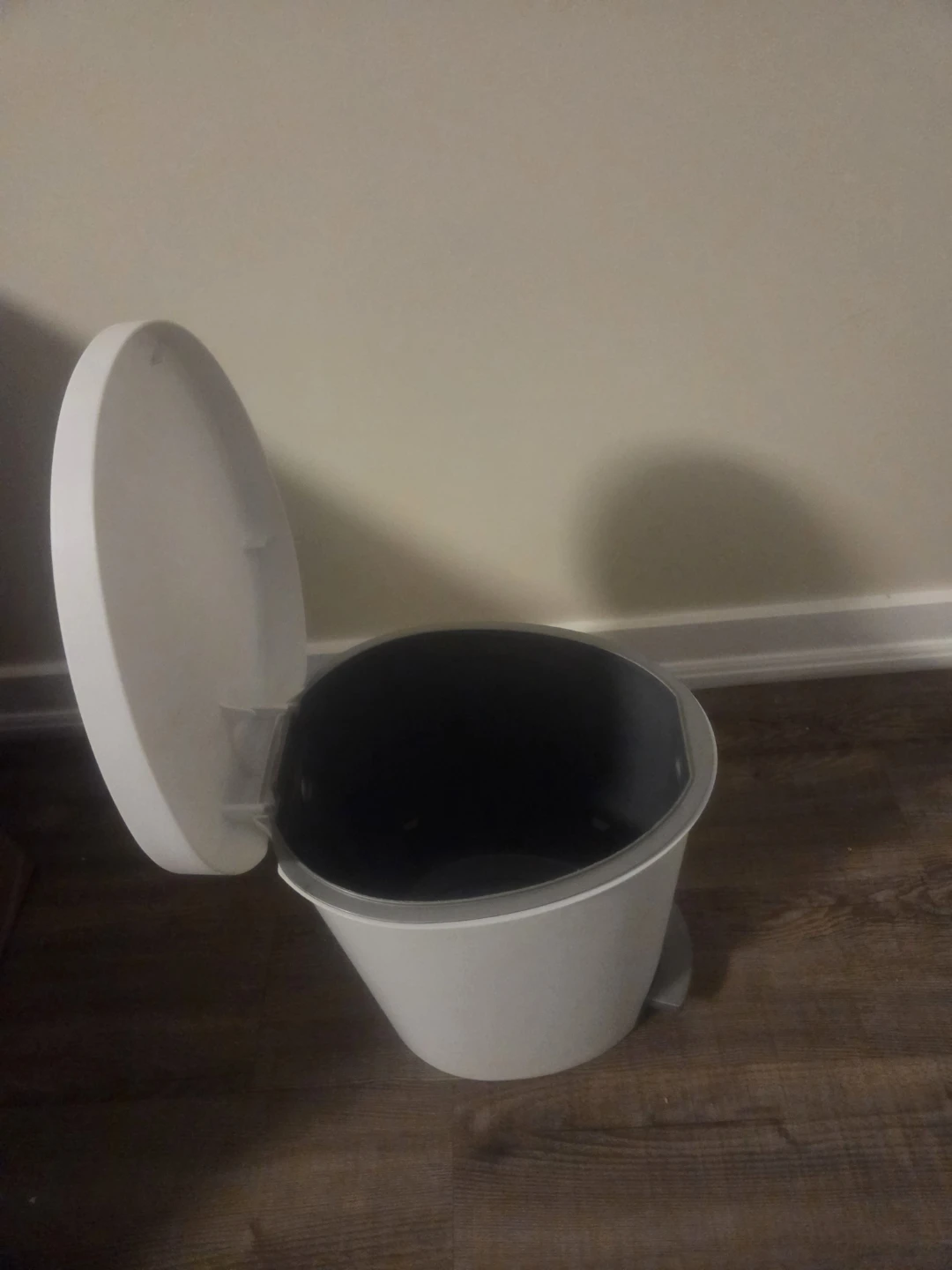 White Pedal Bin Trash Can & toilet paper holder - photo 2