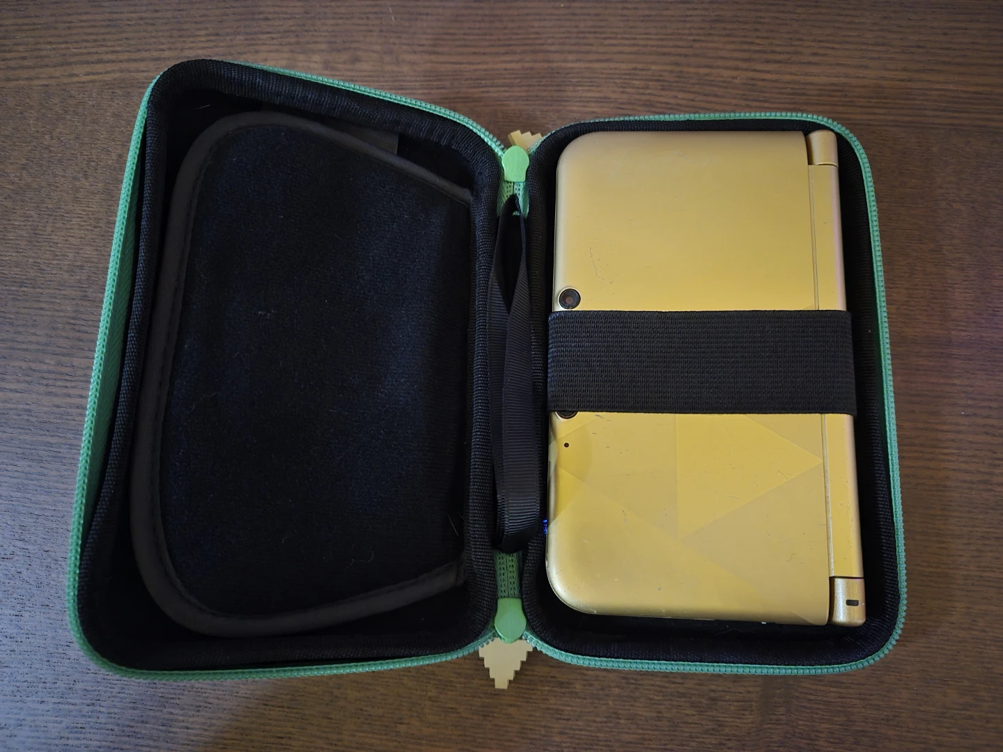 Nintendo 3DS XL Zelda Between Worlds + Case
