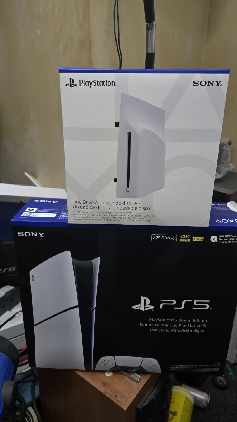 Selling a new box open PlayStation 5 digital $475 - photo 2