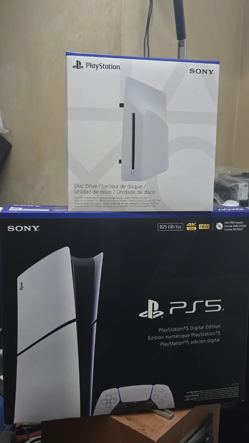 Selling a new box open PlayStation 5 digital $475 - photo 3