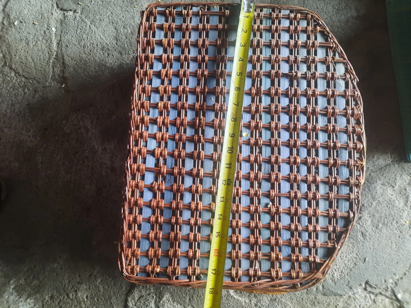 Wicker Picnic Basket with Plaid Lining - photo 4