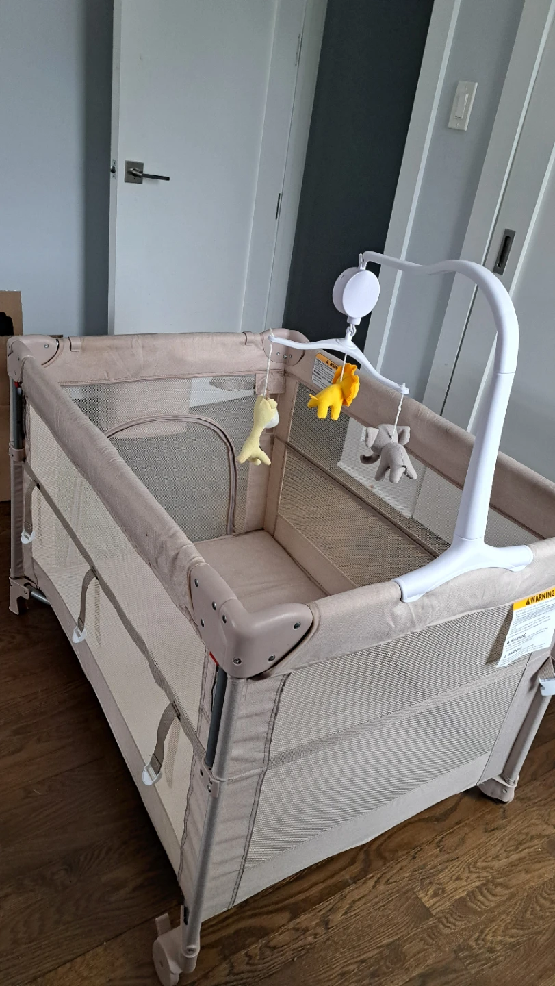 Portable, foldable baby bassinet plus playpen - photo 2