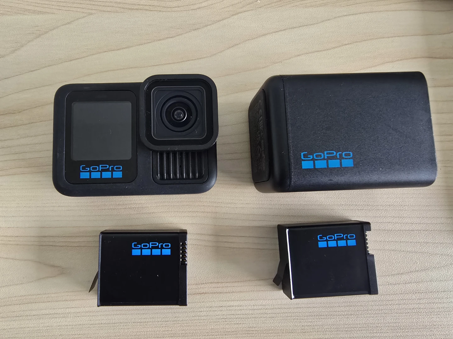 GoPro HERO13 Black + Charging Case + 2 Batteries – Like New 🔥 - photo 3
