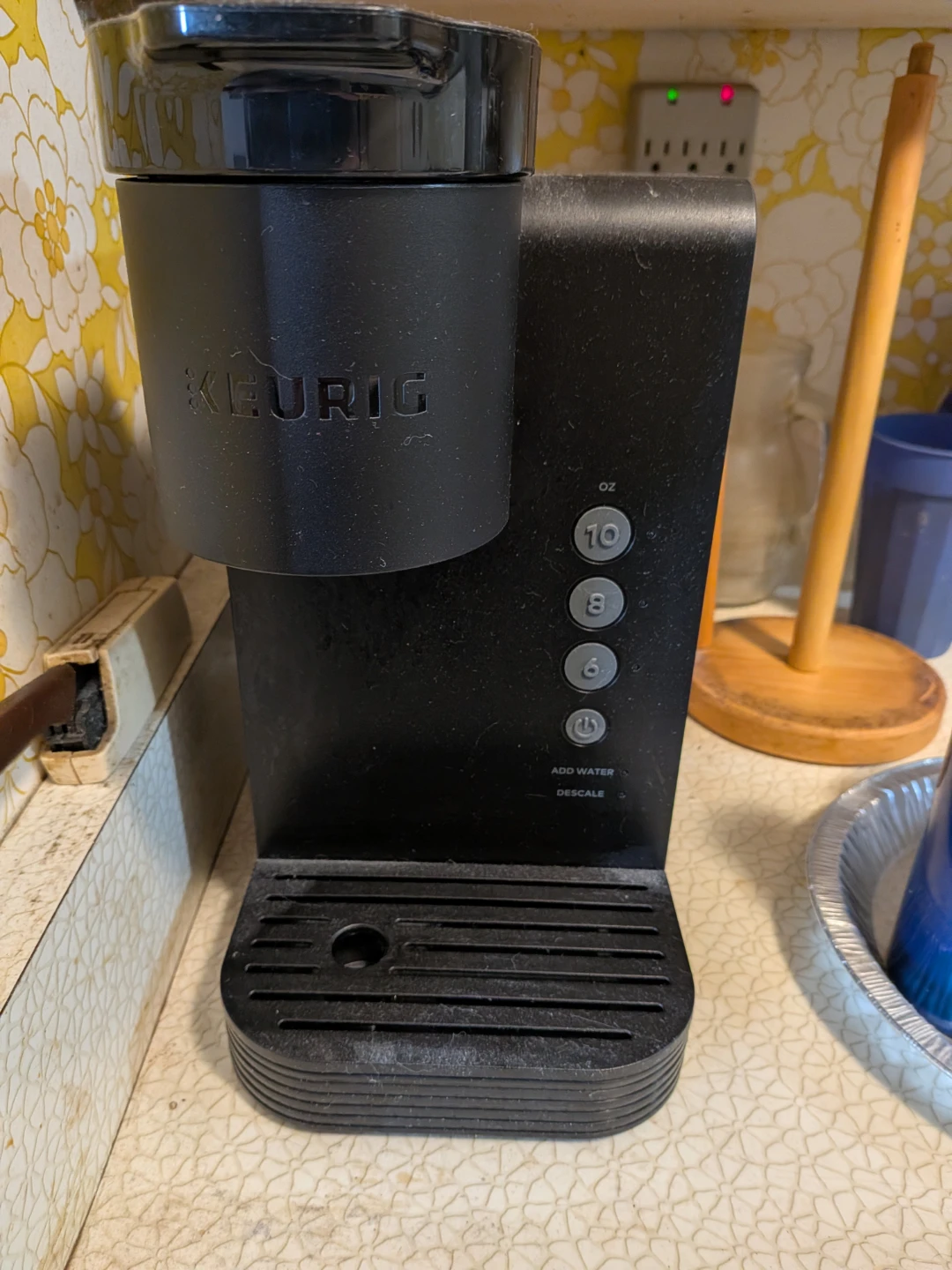 Barely Used Keurig Hot Beverage Machine - photo 2