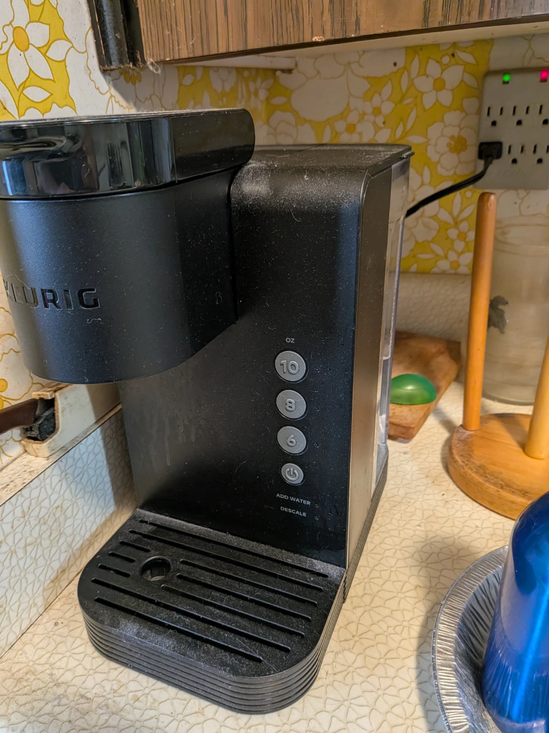 Barely Used Keurig Hot Beverage Machine - photo 4