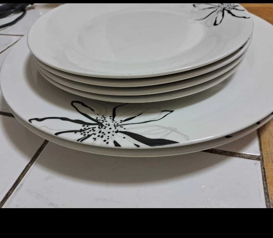 Set of 6 White Floral Dinner Plates - photo 2