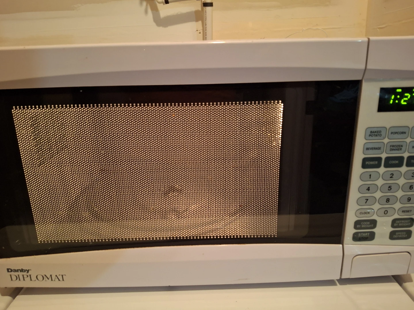 Danby Diplomat White Microwave - photo 2