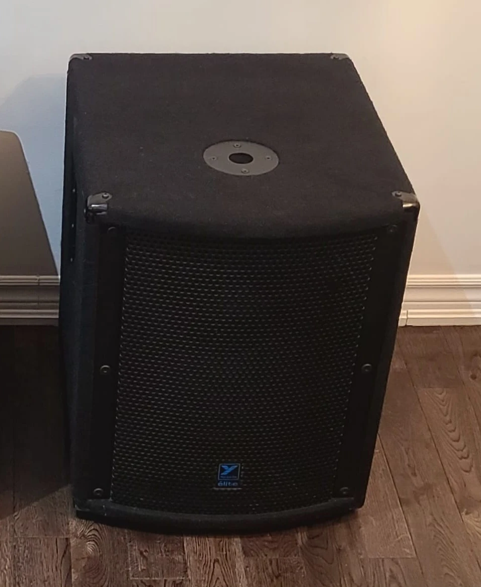 LS720P Elite Series Powered Subwoofer  15 inch