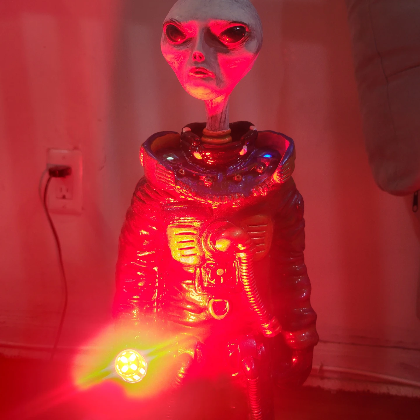 Alien Figure Lamp - photo 4