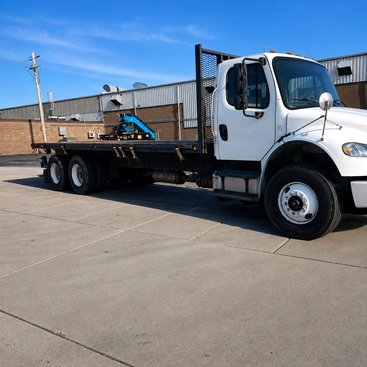 2013 Freightliner Flatbed Truck 11k Miles - photo 3